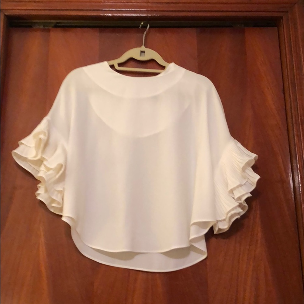 Gracia flutter sleeve top size medium
